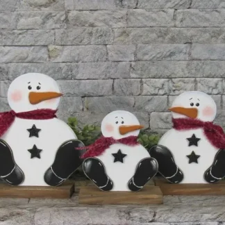 Wood Sitting Snowman Family on Bases Craft Kit