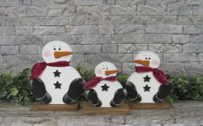 Wood Sitting Snowman Family on Bases Craft Kit